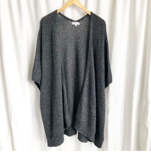Community black short sleeve knit - Picture 1 of 4